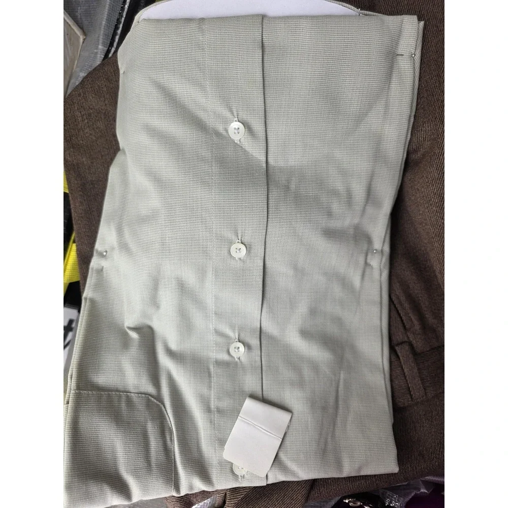 Van Heusen Dress‎ Shirt Mens 2XL 18.5 Green Jadeite Wrinkle Free Short Sleeve